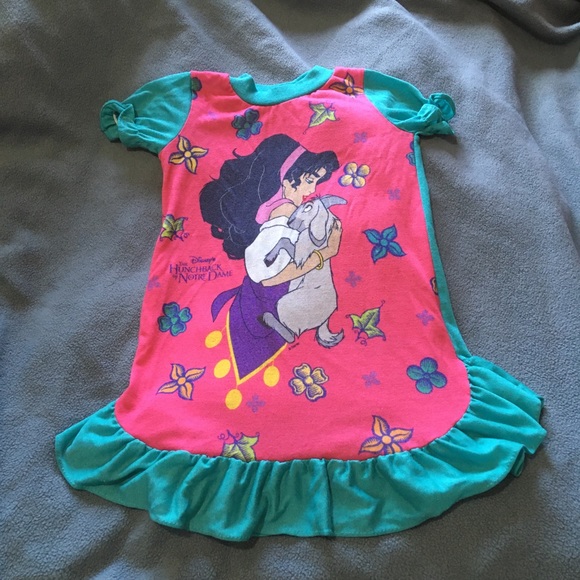 Vintage 90s Disney Hunchback of Notre Dame Esmerelda Girls Nightgown